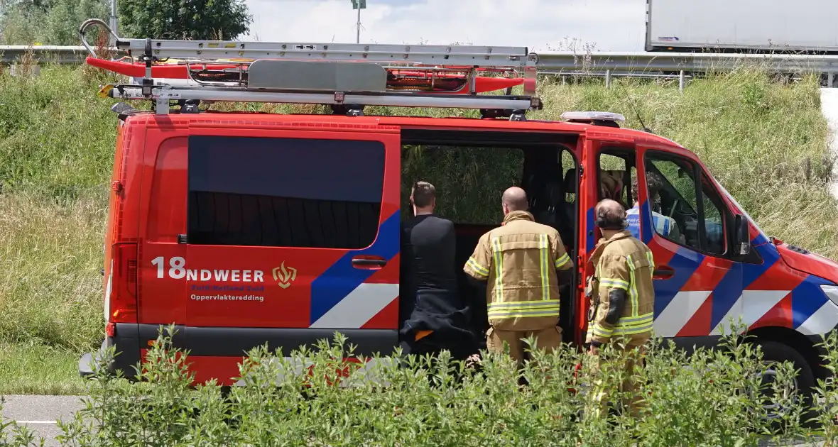 Brandweer doorzoekt sloot na aantreffen kinderfiets - Foto 4