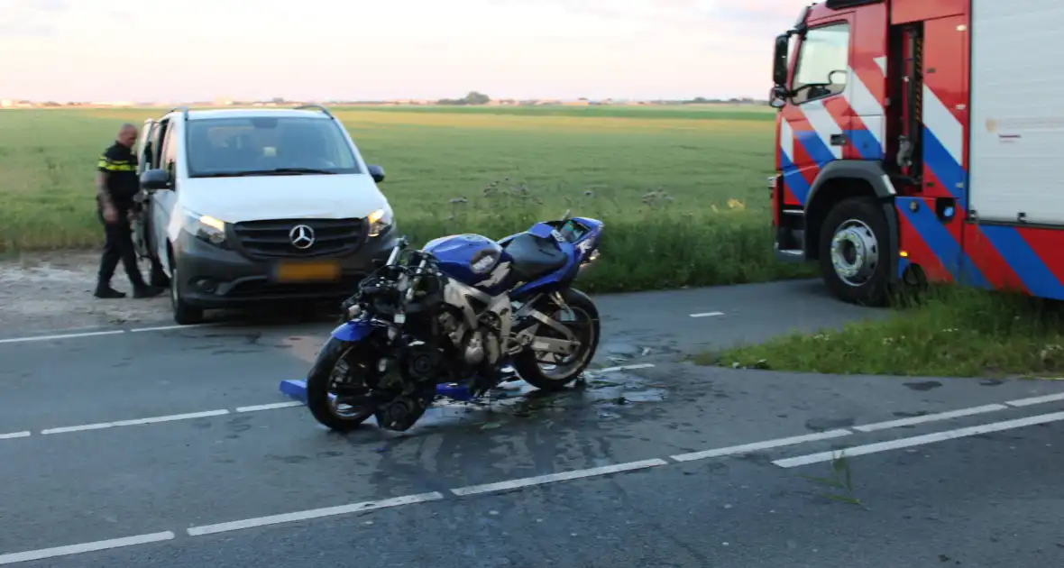 Motorrijder belandt met motor in kanaal