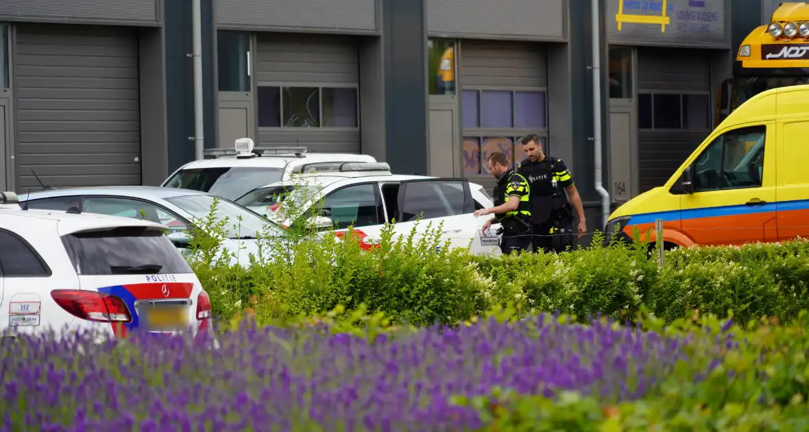 Politie en douane doen onderzoek op bedrijventerrein Zevenhuis - Foto 6