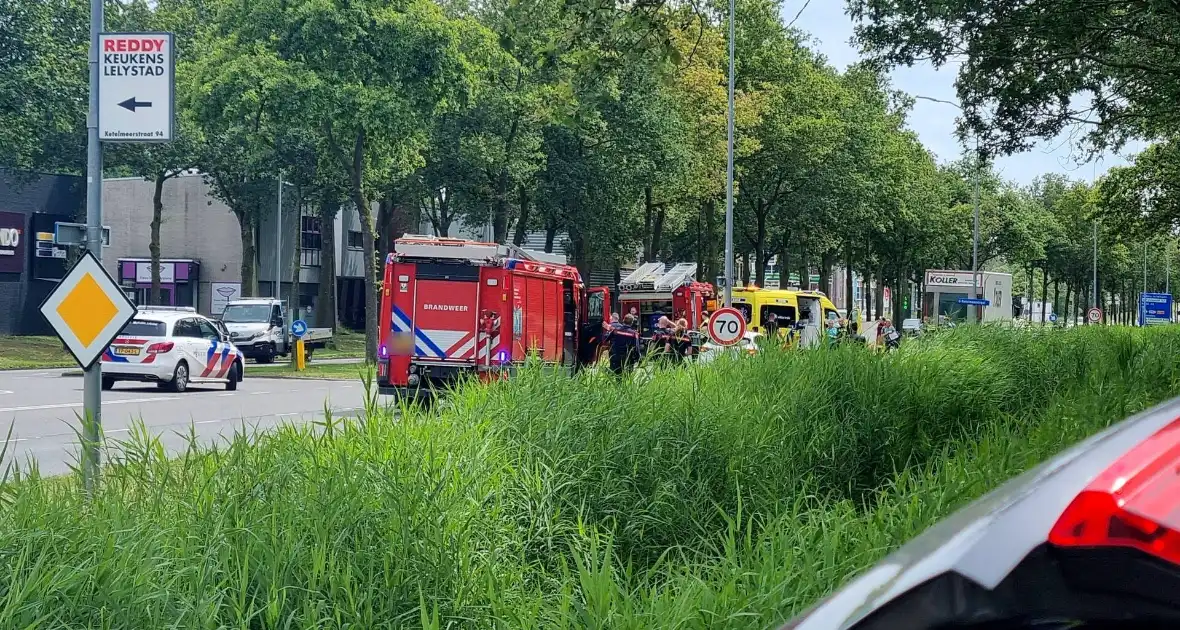 Motorrijder zwaargewond bij aanrijding met vrachtwagen - Foto 1