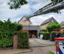 Brand op dak van garage