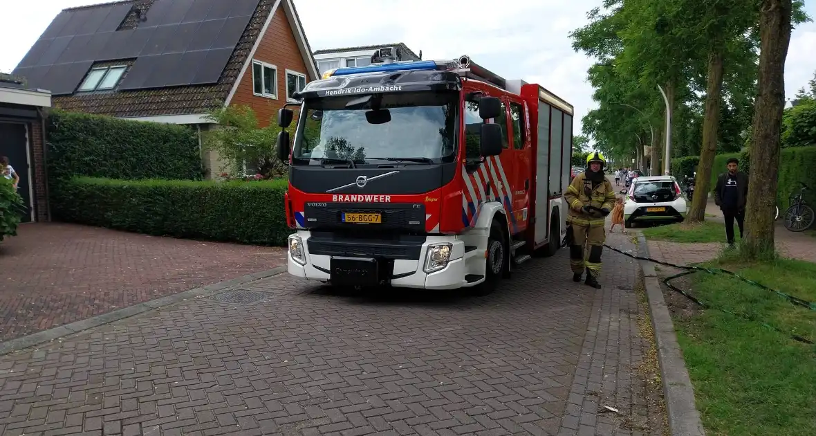 Brand op dak van garage - Foto 1