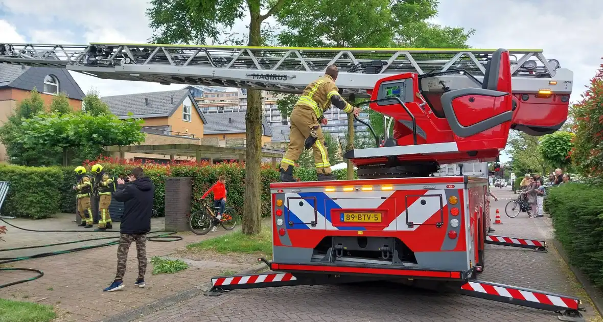 Brand op dak van garage - Foto 3