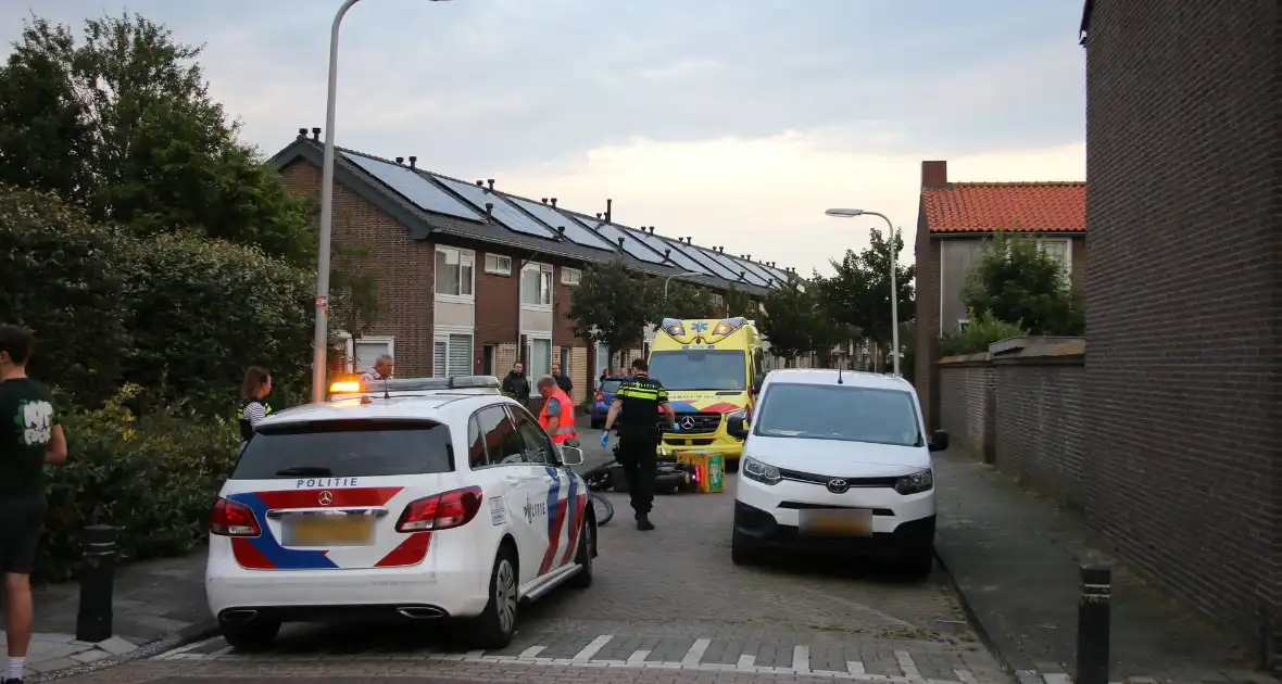 Fietser gewond bij aanrijding met bezorgscooter - Foto 3