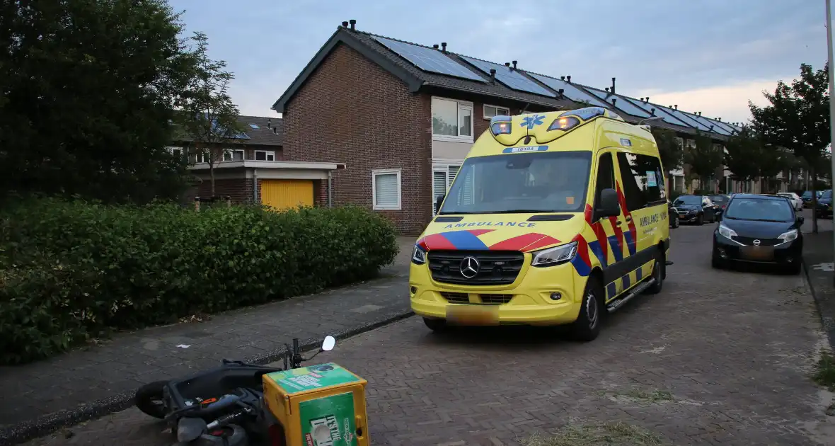 Fietser gewond bij aanrijding met bezorgscooter - Foto 6