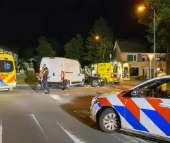 Brandweer knipt dak van Bentley open