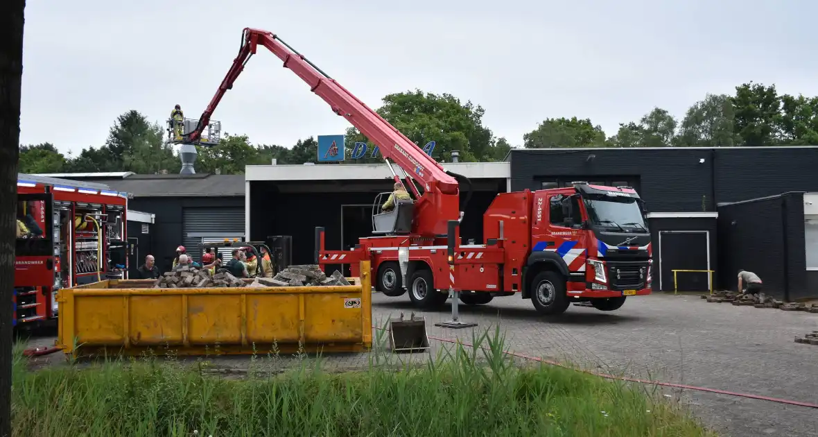 Gewonde bij brand in bedrijfshal - Foto 3