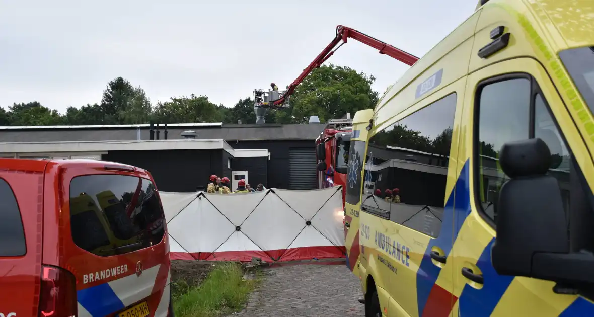 Gewonde bij brand in bedrijfshal - Foto 4