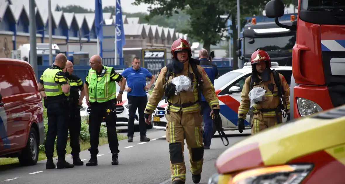 Gewonde bij brand in bedrijfshal - Foto 5