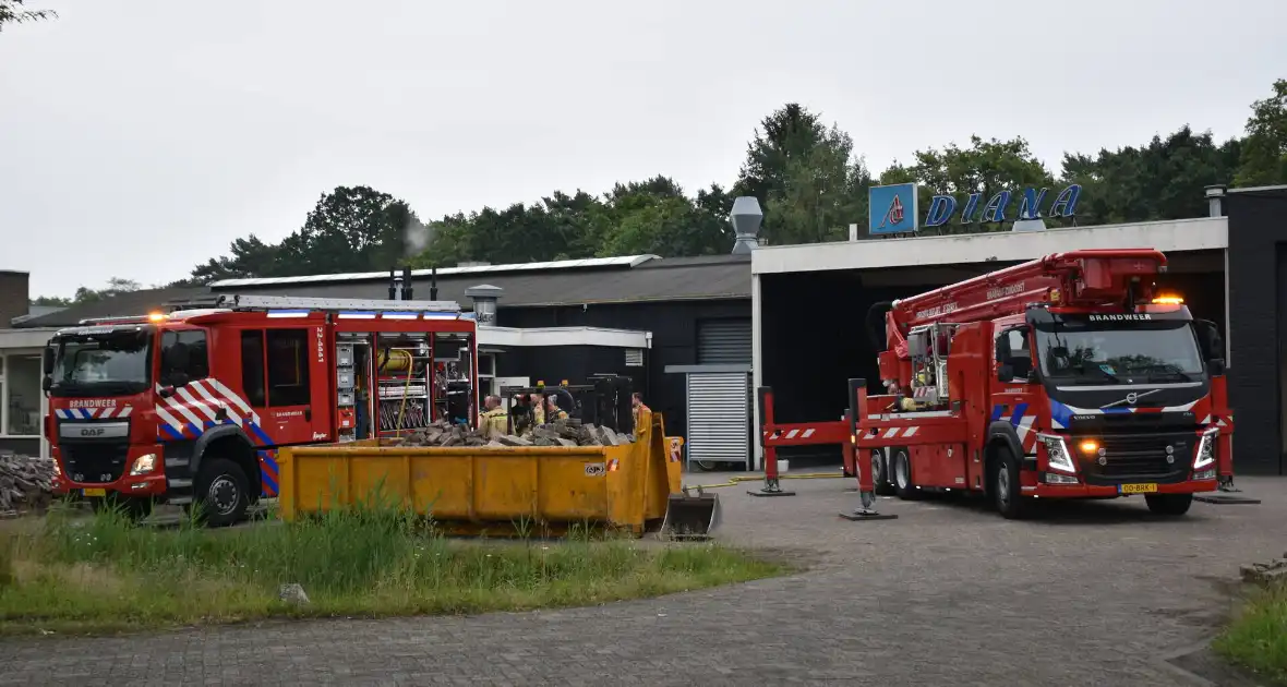 Gewonde bij brand in bedrijfshal - Foto 7