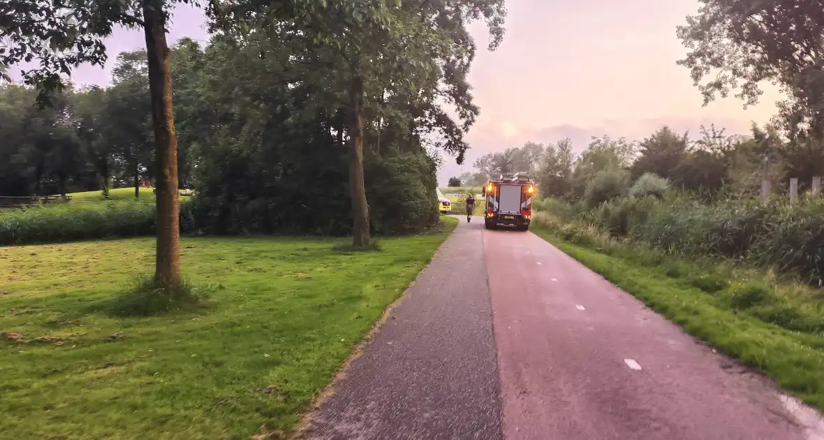 Veel hulpdiensten aanwezig voor incident op fietsbad bij zwembad - Foto 2