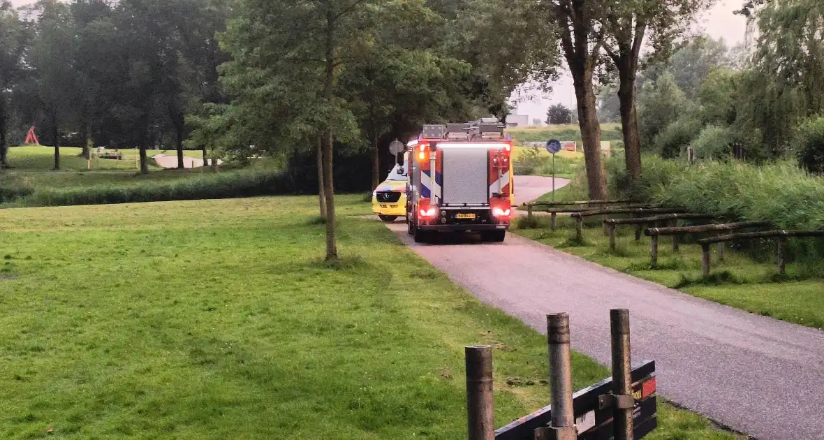 Veel hulpdiensten aanwezig voor incident op fietsbad bij zwembad - Foto 3