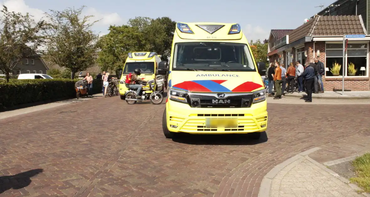 Twee personen gewond bij aanrijding met motor en scooter