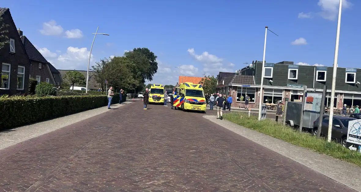 Twee personen gewond bij aanrijding met motor en scooter - Foto 1