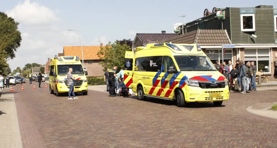 Twee personen gewond bij aanrijding met motor en scooter - Foto 2