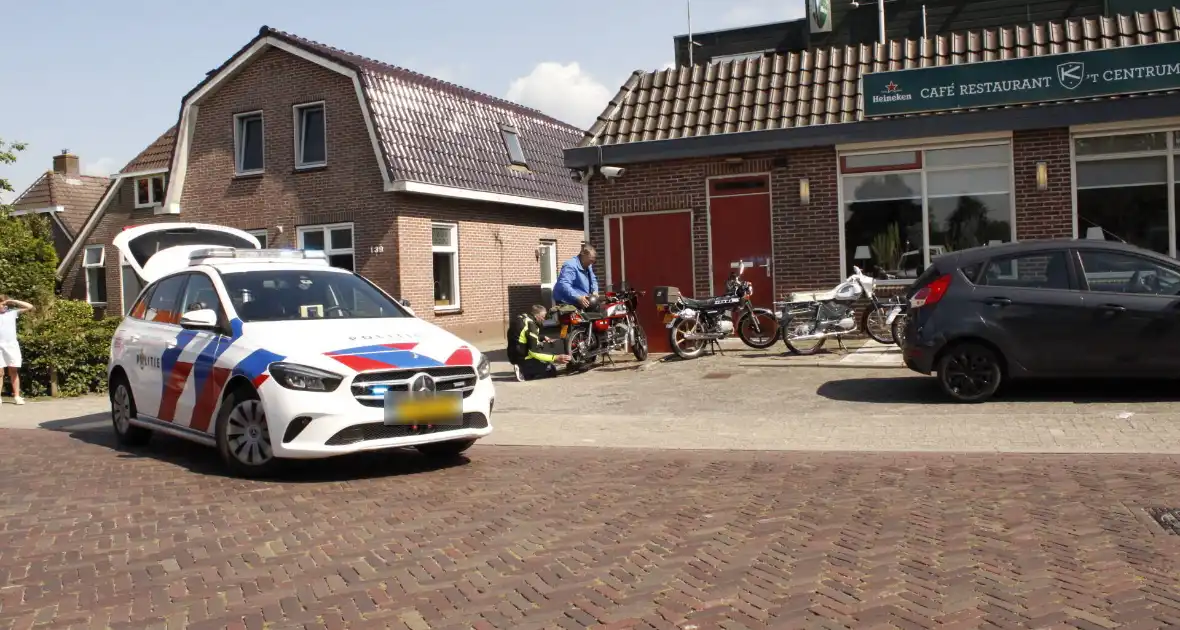 Twee personen gewond bij aanrijding met motor en scooter - Foto 3