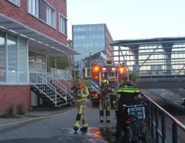 Flatgebouw ontruimd door brand in woning