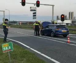 Oververhitte auto blokkeert weg