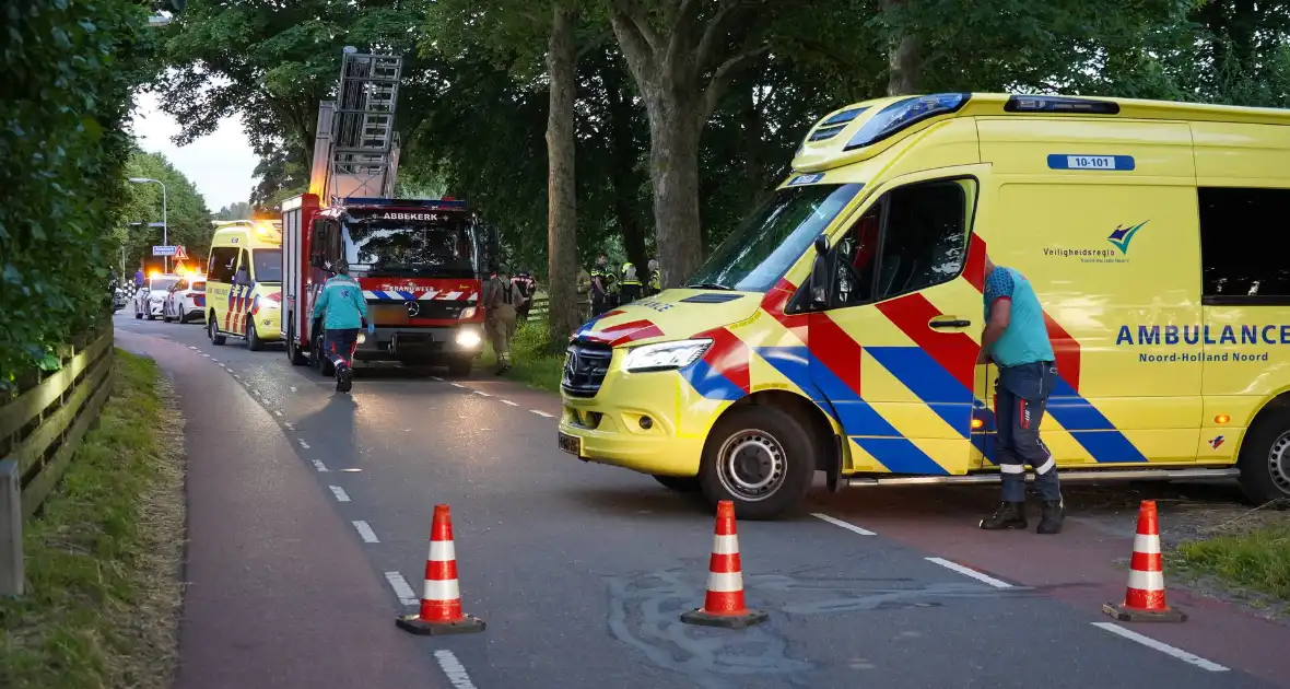 Auto crasht met hoge snelheid en belandt in sloot - Foto 1