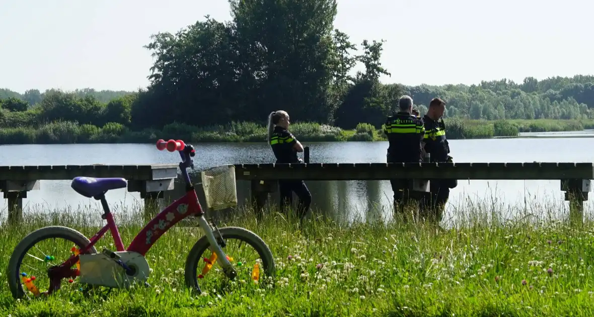 Kinderfiets aangetroffen bij steiger, hulpdiensten aanwezig