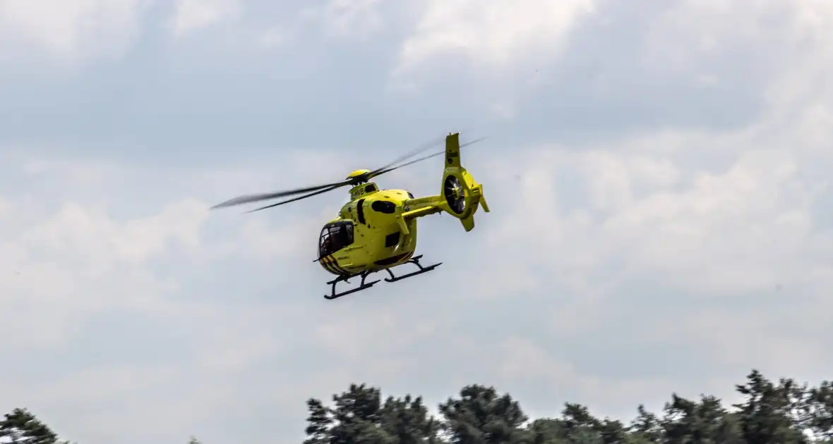 Traumahelikopter landt midden in natuurgebied - Foto 8