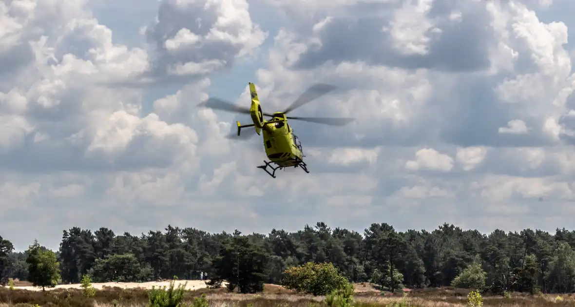 Traumahelikopter landt midden in natuurgebied - Foto 9