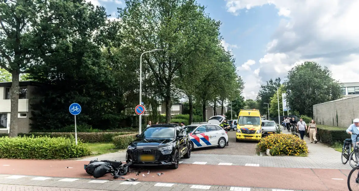 Flinke schade scooter na harde val kruising - Foto 1