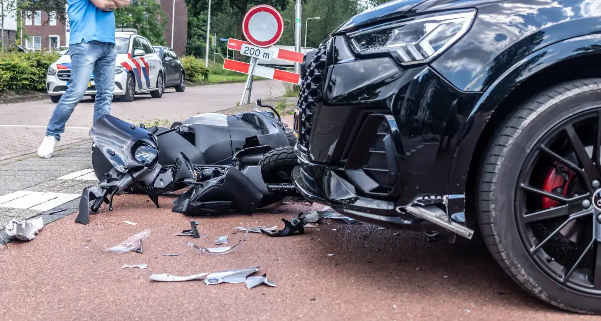 Flinke schade scooter na harde val kruising - Foto 11