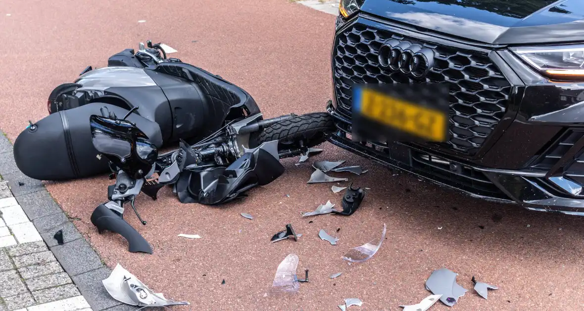 Flinke schade scooter na harde val kruising - Foto 4