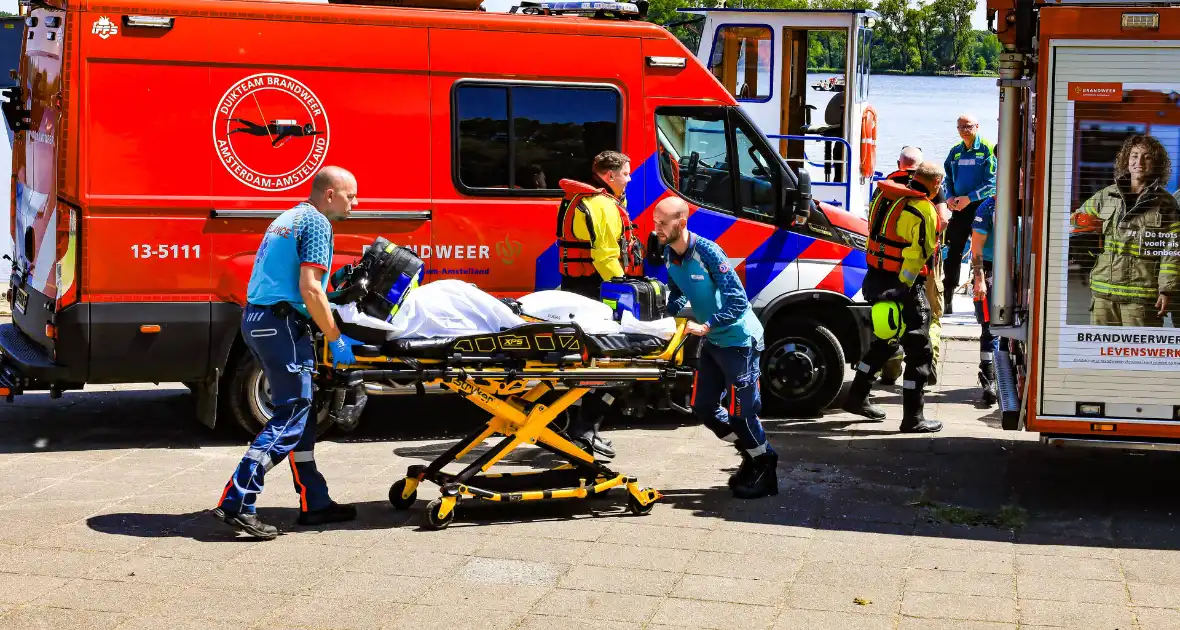 Veel hulpdiensten aanwezig voor persoon te water, duikers aanwezig - Foto 3