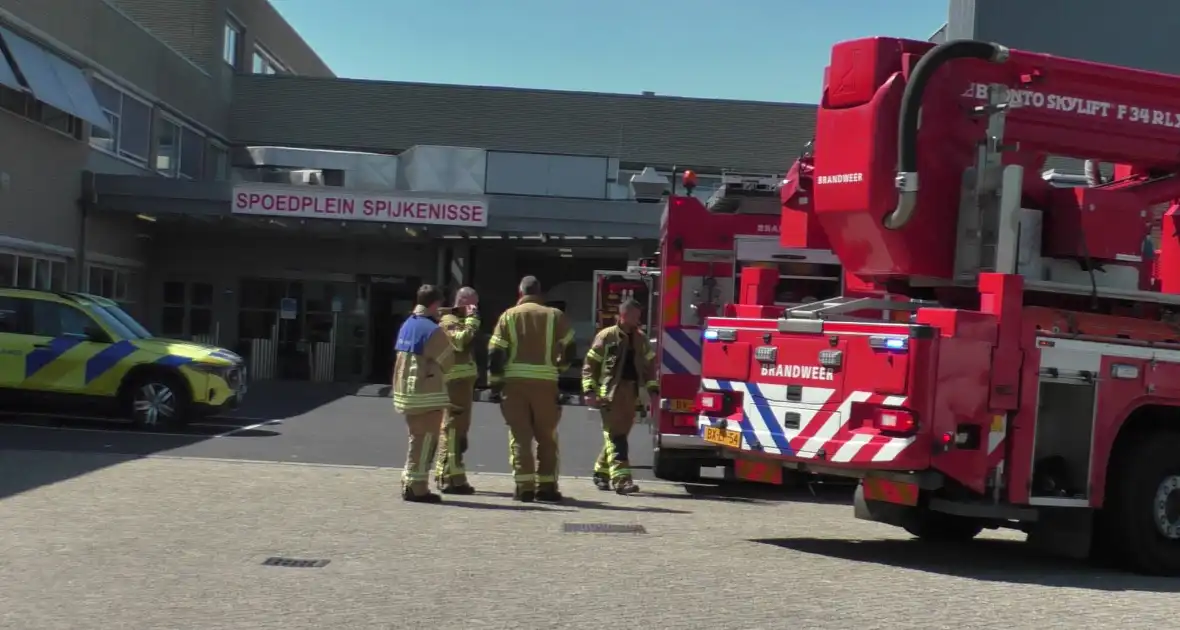 Rook in ziekenhuis na brand in transformator - Foto 6