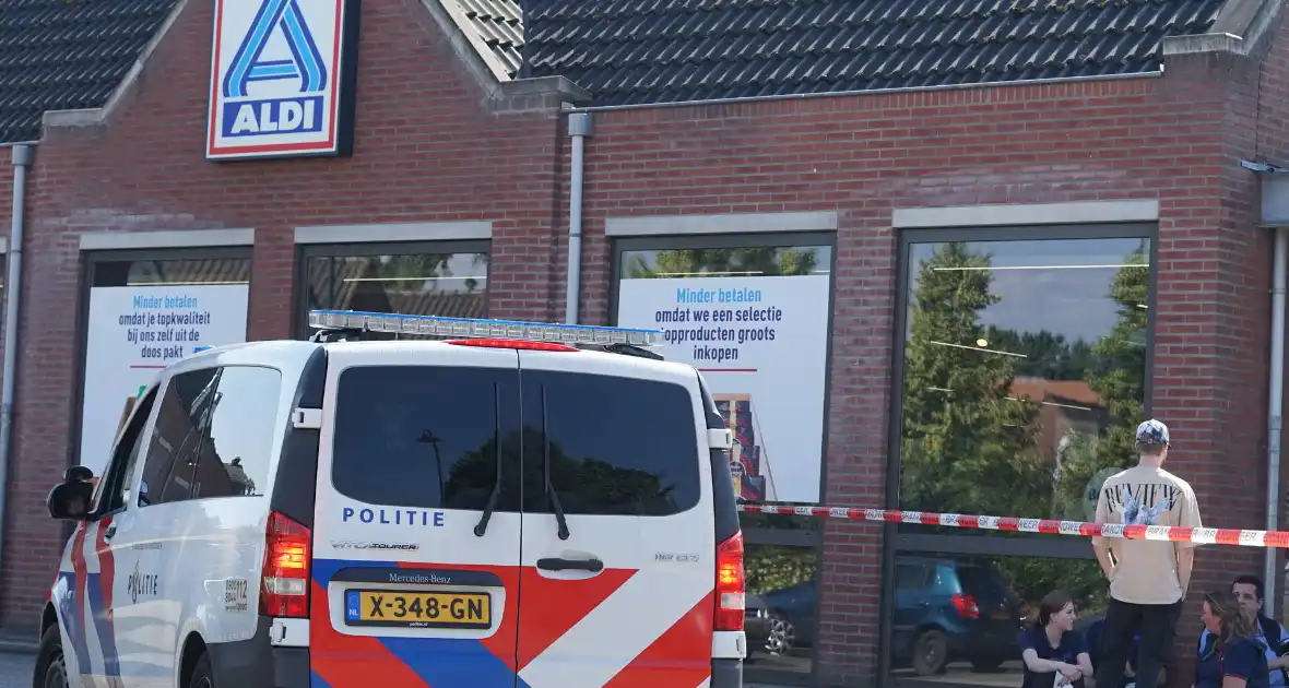 Supermarkt ontruimd na meldingen van duizeligheid en misselijkheid - Foto 2