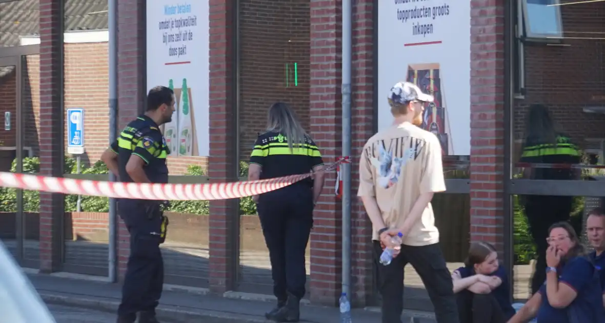 Supermarkt ontruimd na meldingen van duizeligheid en misselijkheid - Foto 7