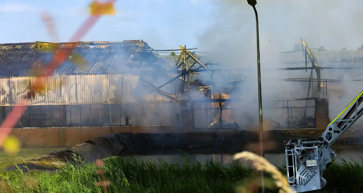 Zeer grote brand veroorzaakt veel rookontwikkeling - Foto 2