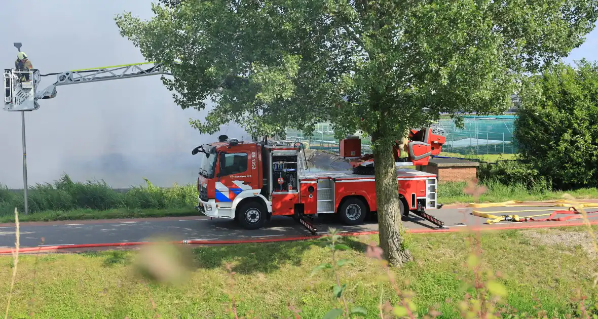 Zeer grote brand veroorzaakt veel rookontwikkeling - Foto 4