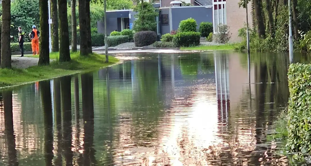 Straat afgesloten wegens grote waterlekkage