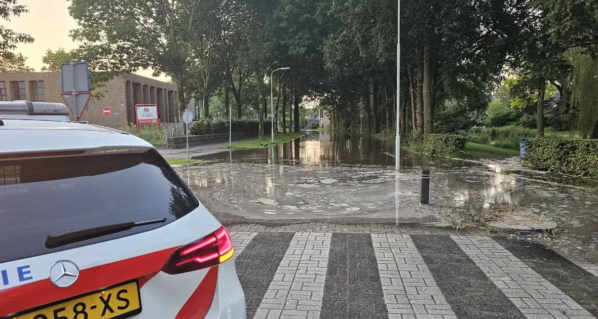 Straat afgesloten wegens grote waterlekkage - Foto 5