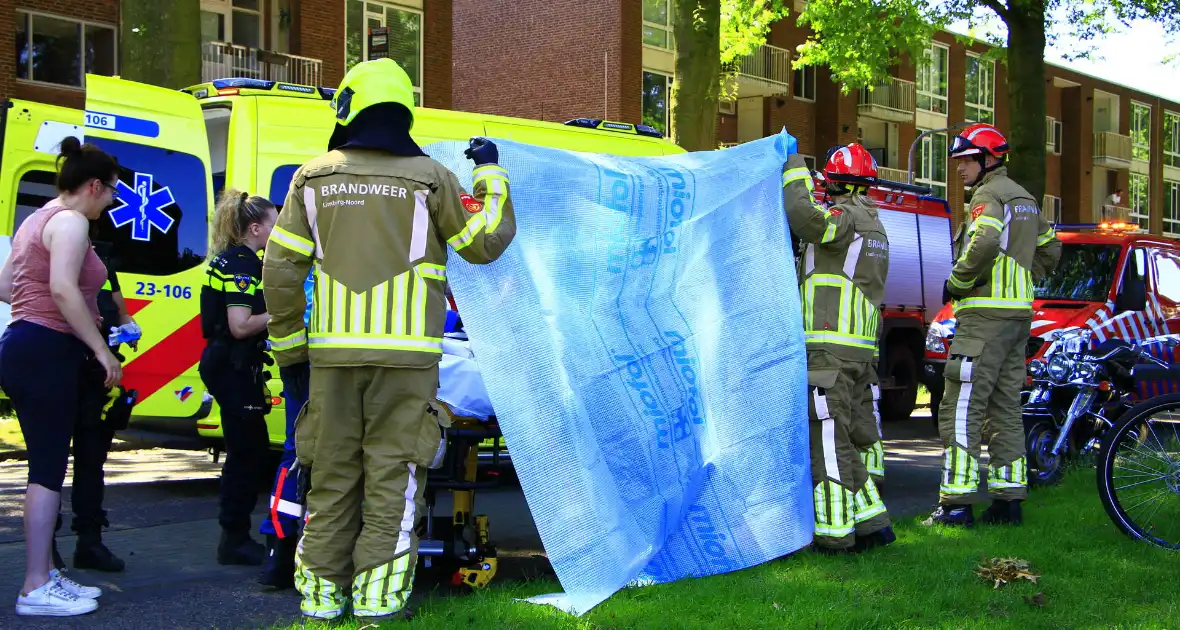 Wielrenner meegesleurd na botsing met auto - Foto 4