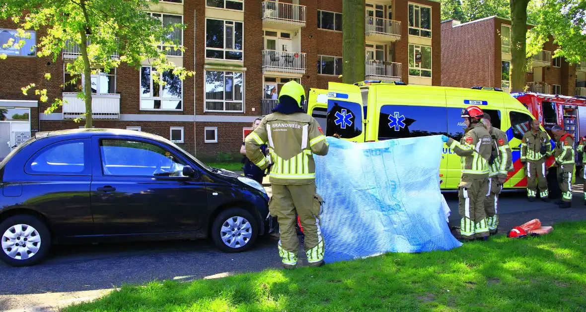 Wielrenner meegesleurd na botsing met auto - Foto 7