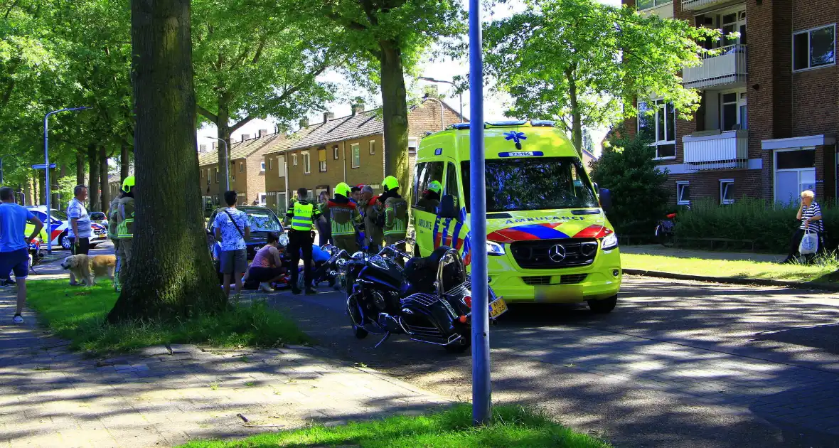 Wielrenner meegesleurd na botsing met auto - Foto 8