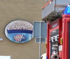 Brandweer controleert rookontwikkeling bij popcornfabriek