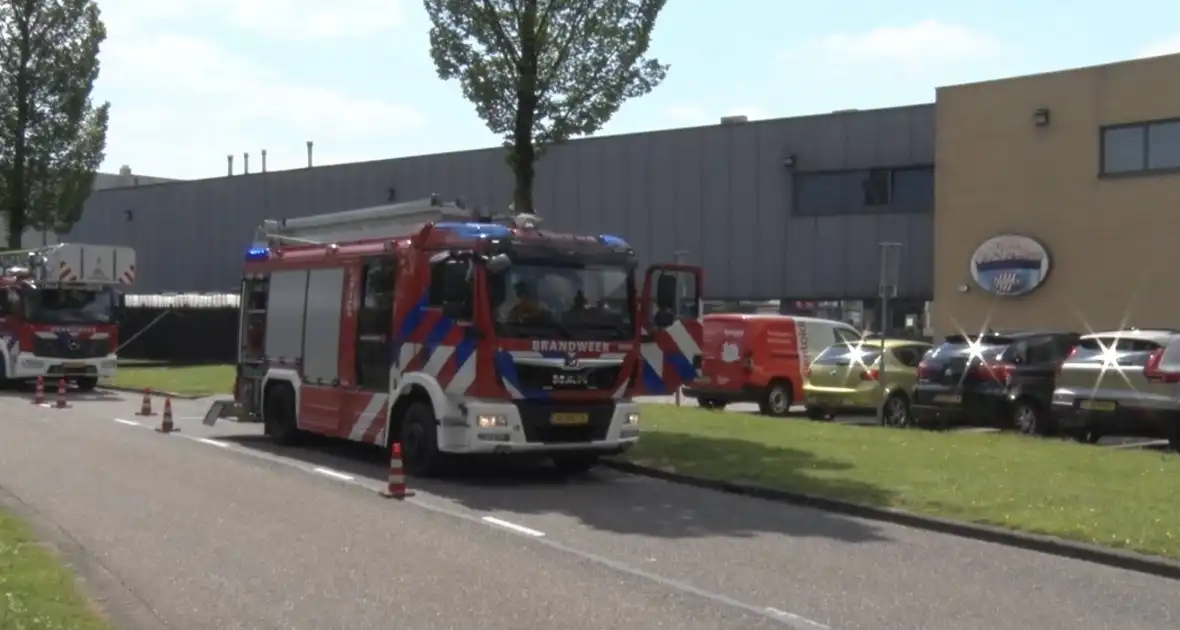 Brandweer controleert rookontwikkeling bij popcornfabriek - Foto 1