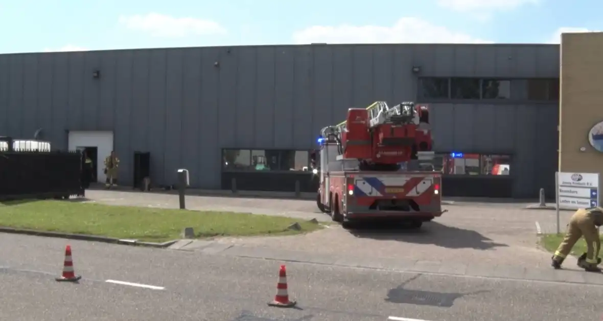 Brandweer controleert rookontwikkeling bij popcornfabriek - Foto 4