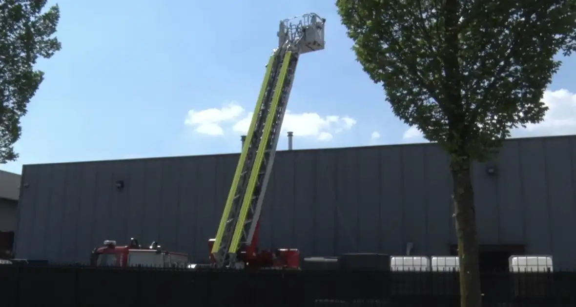 Brandweer controleert rookontwikkeling bij popcornfabriek - Foto 5