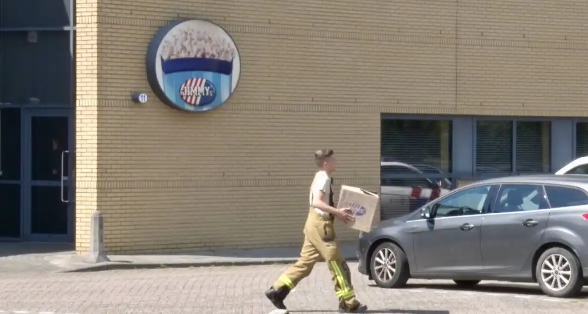 Brandweer controleert rookontwikkeling bij popcornfabriek - Foto 7