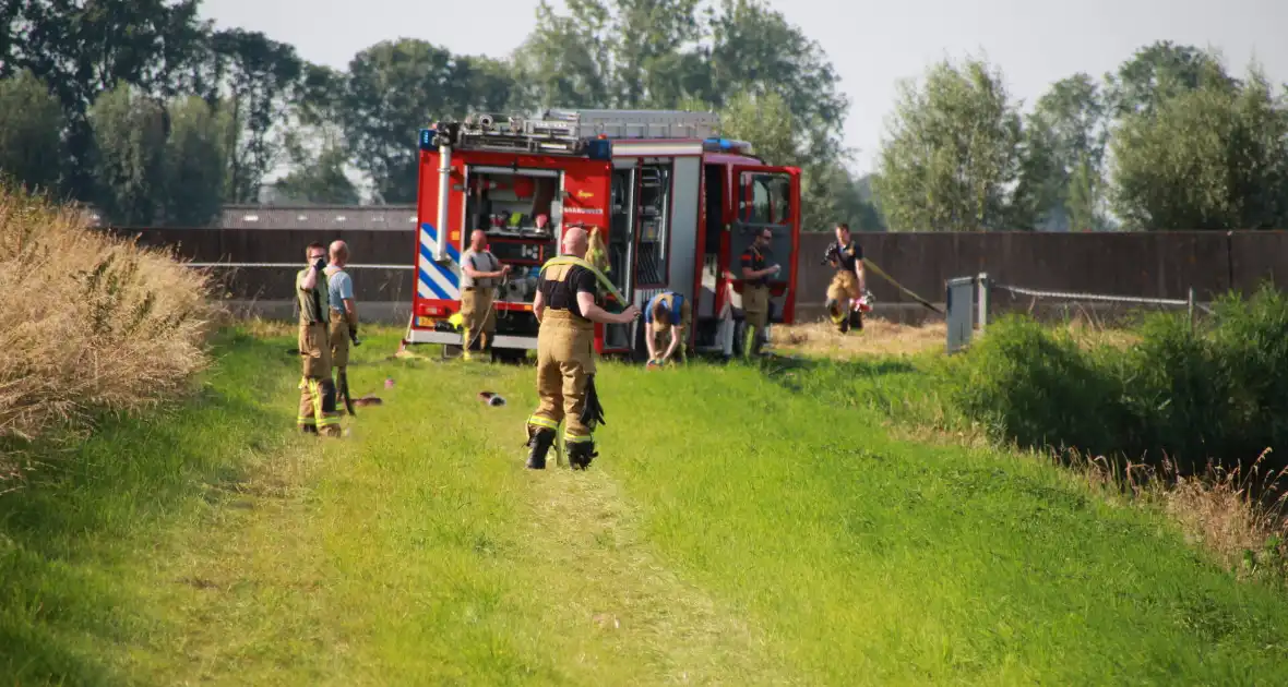 Middelbrand na bermbrand langs spoor - Foto 1