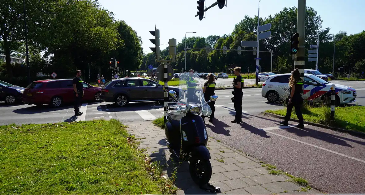 Scooterrijder gewond bij aanrijding op oversteekplaats - Foto 5