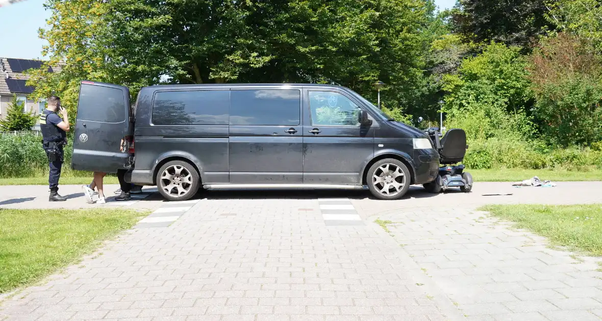 Scootmobieler gewond bij aanrijding met auto