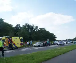 Gewonde en veel schade bij kop-staartbotsing