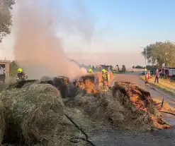 Brandweer druk met brand in meerdere hooibalen